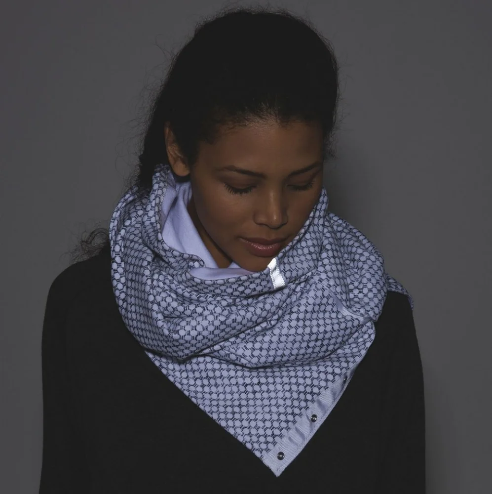 Lululemon Vinyasa Scarf *Fleece Dottie Eyelet White Black / White